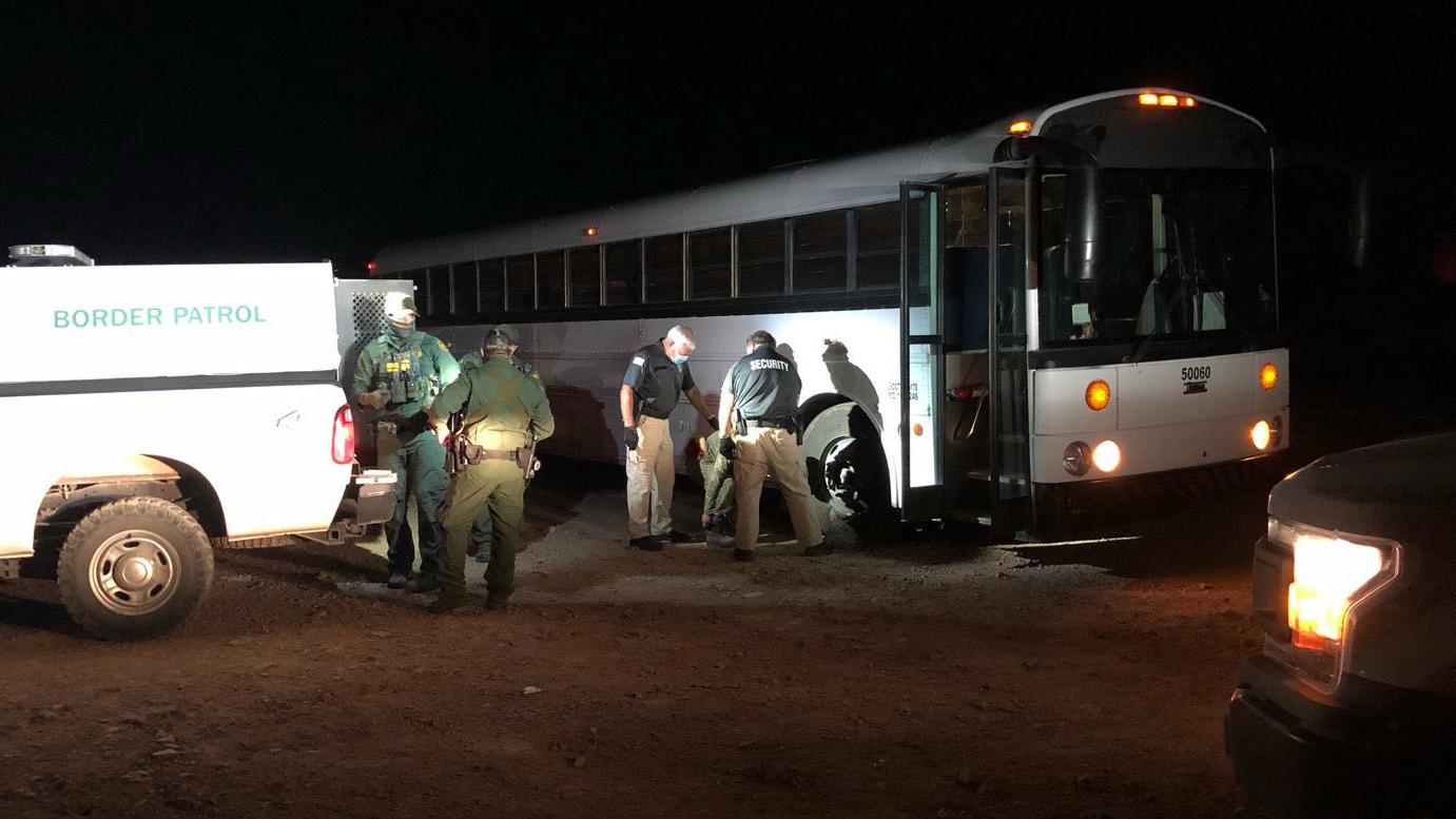 La Patrulla Fronteriza allana el campamento de ayuda a migrantes en Arivaca